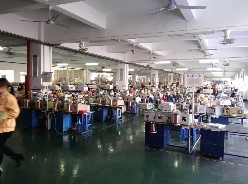 Induttore di potenza a bobina di strangolazione in modalità comune con base