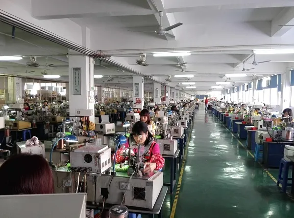 Induttore di potenza a bobina di strangolazione in modalità comune con base