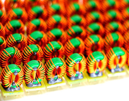 Strosciante per linee elettriche di tipo orizzontale in modalità comune con doppio nucleo Mn-zn